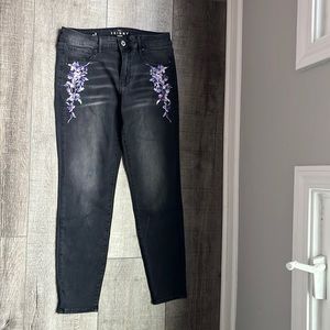 White House Black Market, black skinny jeans with floral embroidery